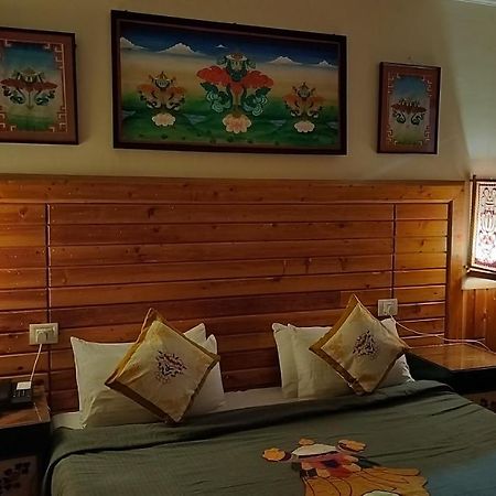Auspiscious Him View Hotel Мак-Леод-Гейндж Экстерьер фото
